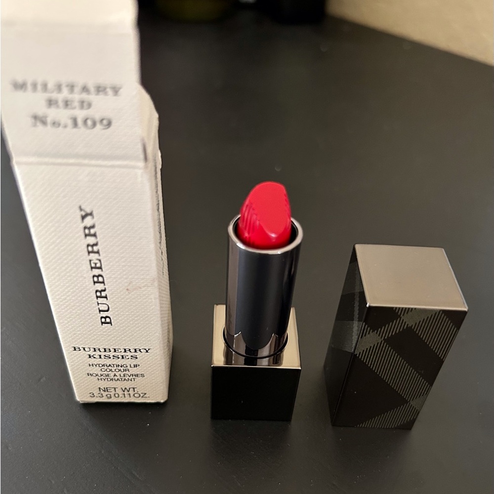 Burberry kisses Military Red lipstick 109